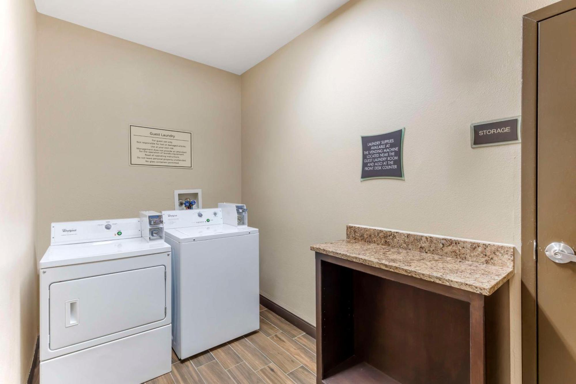Best Western Plus Burleson Inn & Suites Bagian luar foto
