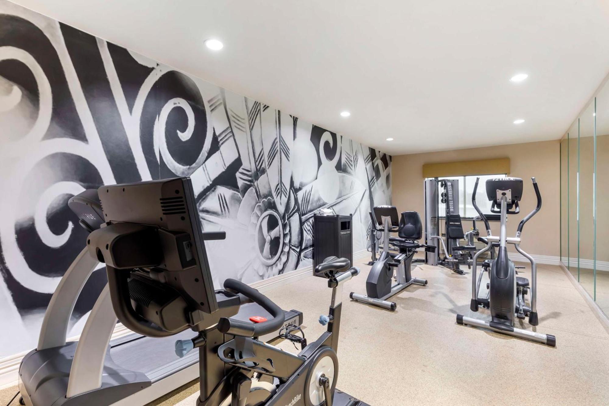 Best Western Plus Burleson Inn & Suites Bagian luar foto