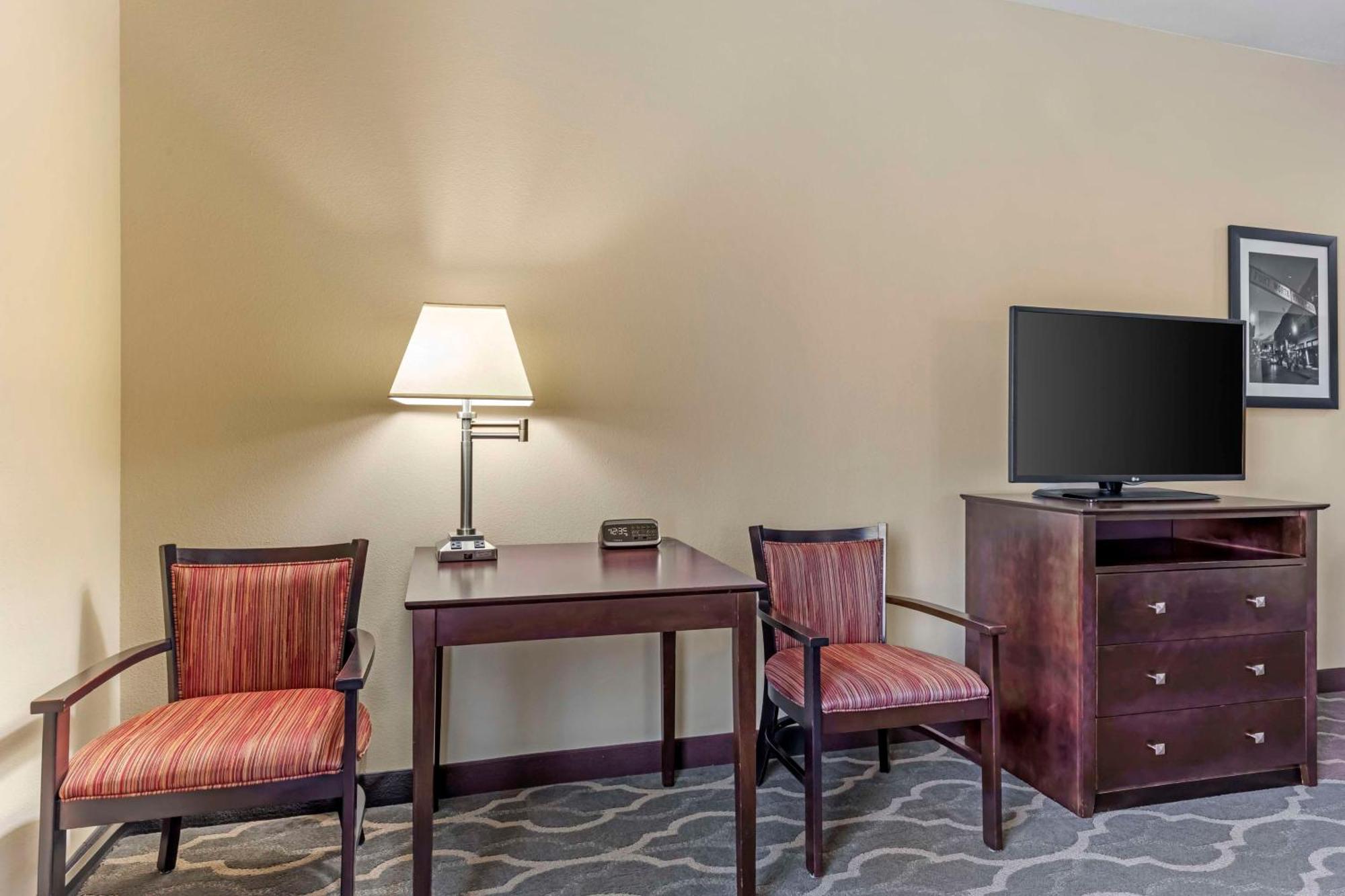 Best Western Plus Burleson Inn & Suites Bagian luar foto