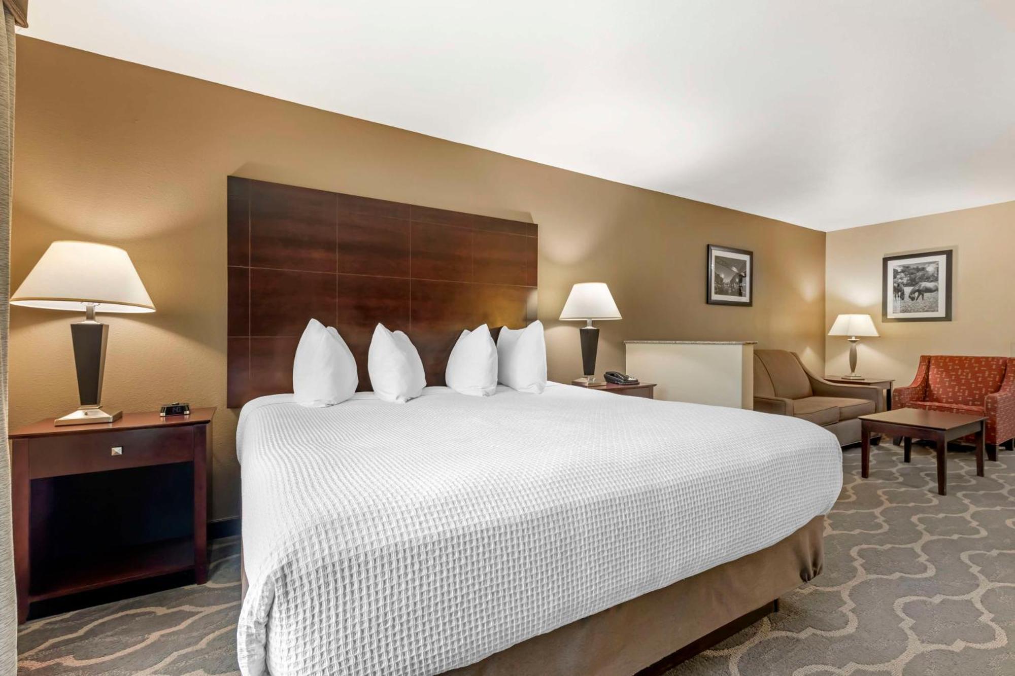 Best Western Plus Burleson Inn & Suites Bagian luar foto