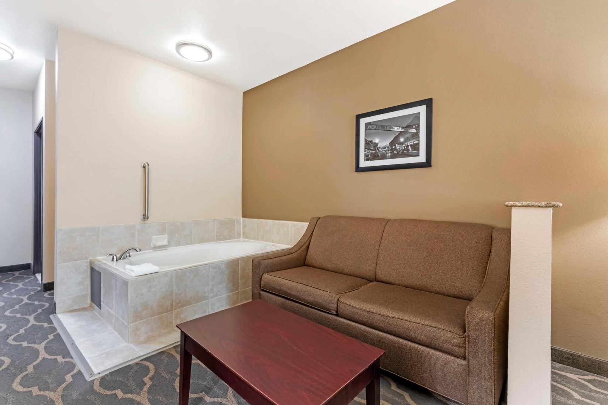 Best Western Plus Burleson Inn & Suites Bagian luar foto