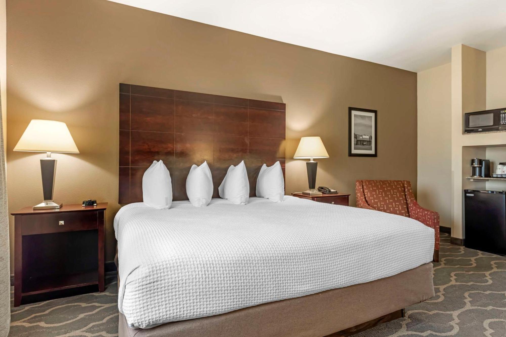 Best Western Plus Burleson Inn & Suites Bagian luar foto