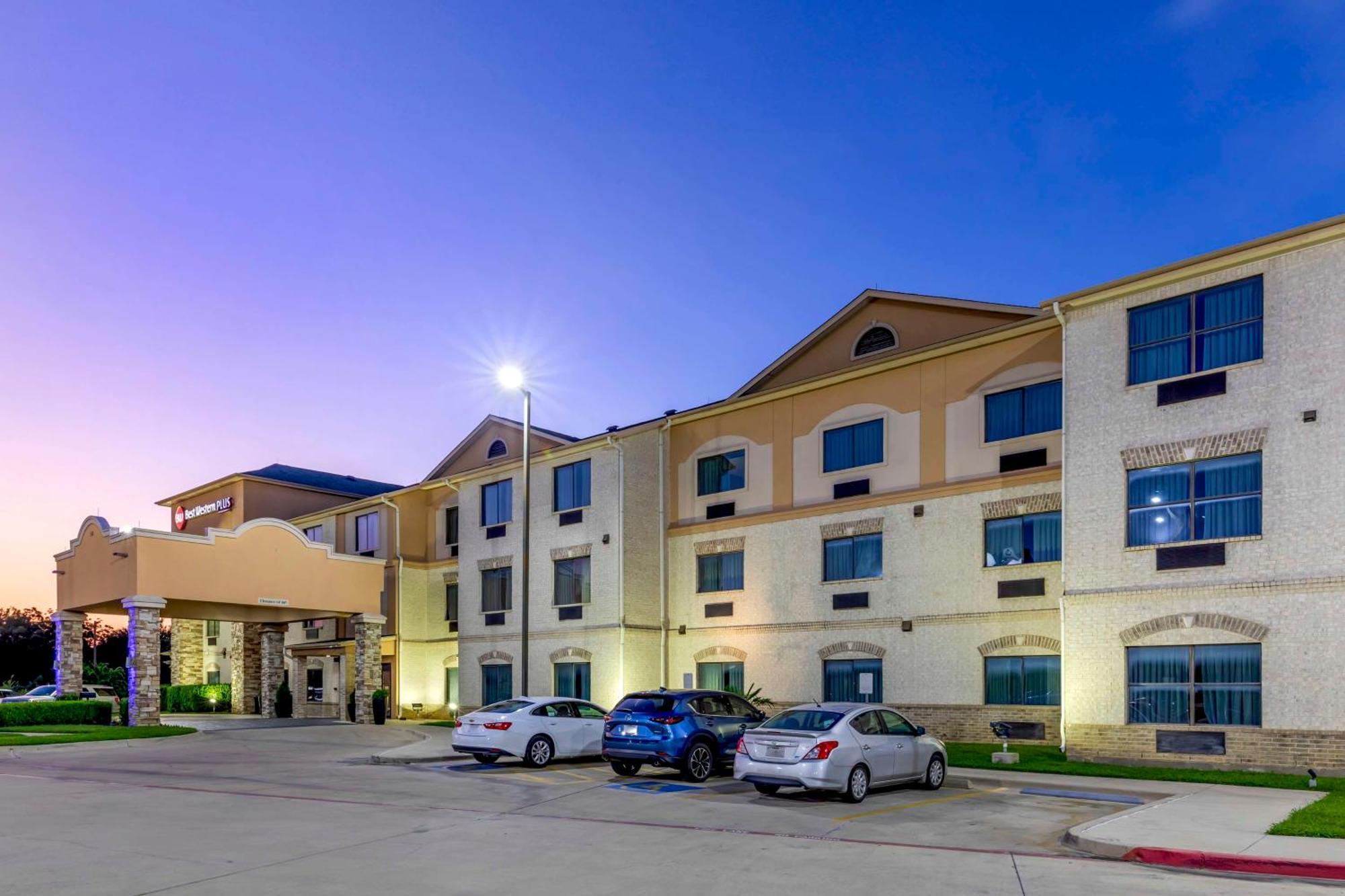 Best Western Plus Burleson Inn & Suites Bagian luar foto