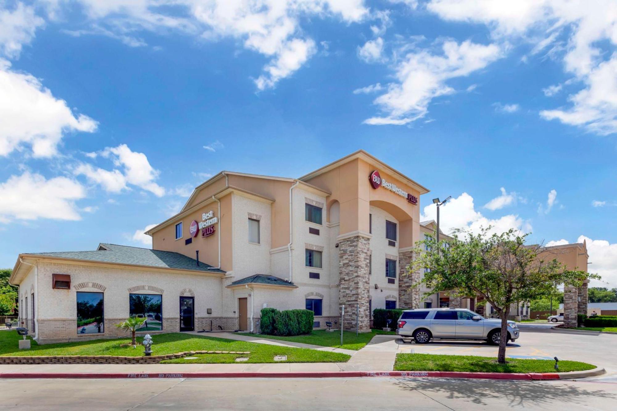 Best Western Plus Burleson Inn & Suites Bagian luar foto