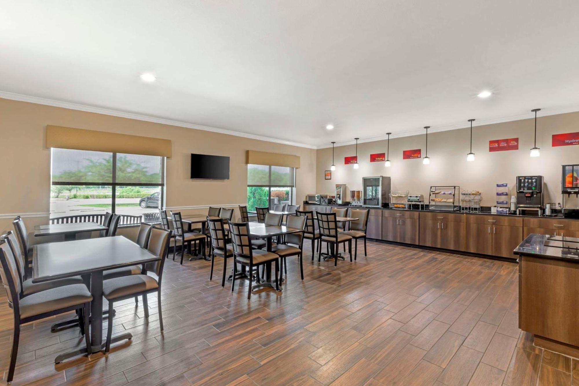 Best Western Plus Burleson Inn & Suites Bagian luar foto