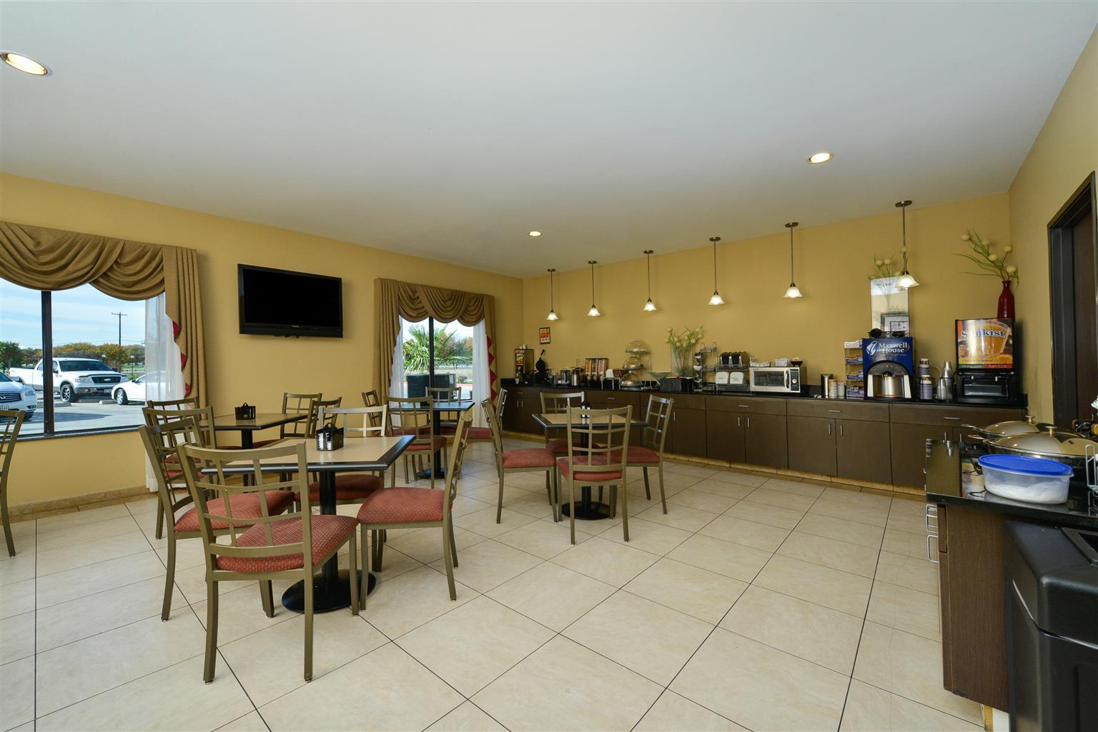 Best Western Plus Burleson Inn & Suites Bagian luar foto