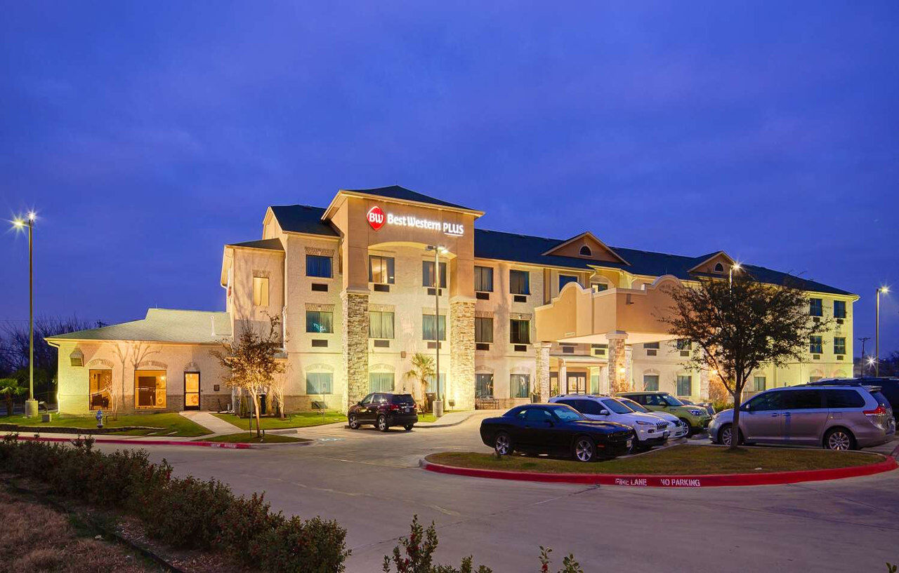 Best Western Plus Burleson Inn & Suites Bagian luar foto